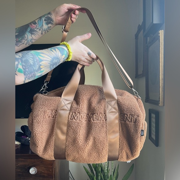 NWOT- FP Movement Cozy Up Duffle Bag - Picture 3 of 3